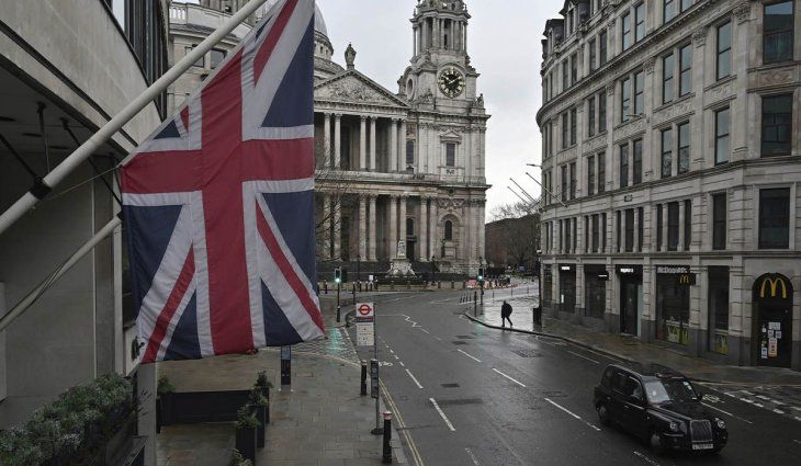 Nuevas restricciones en el mundo por la variante Delta de coronavirus