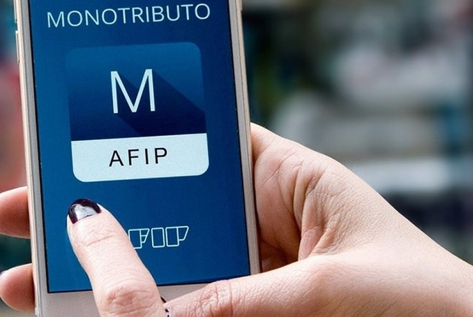 Polémica por la modificación de AFIP  que impacta en monotributistas