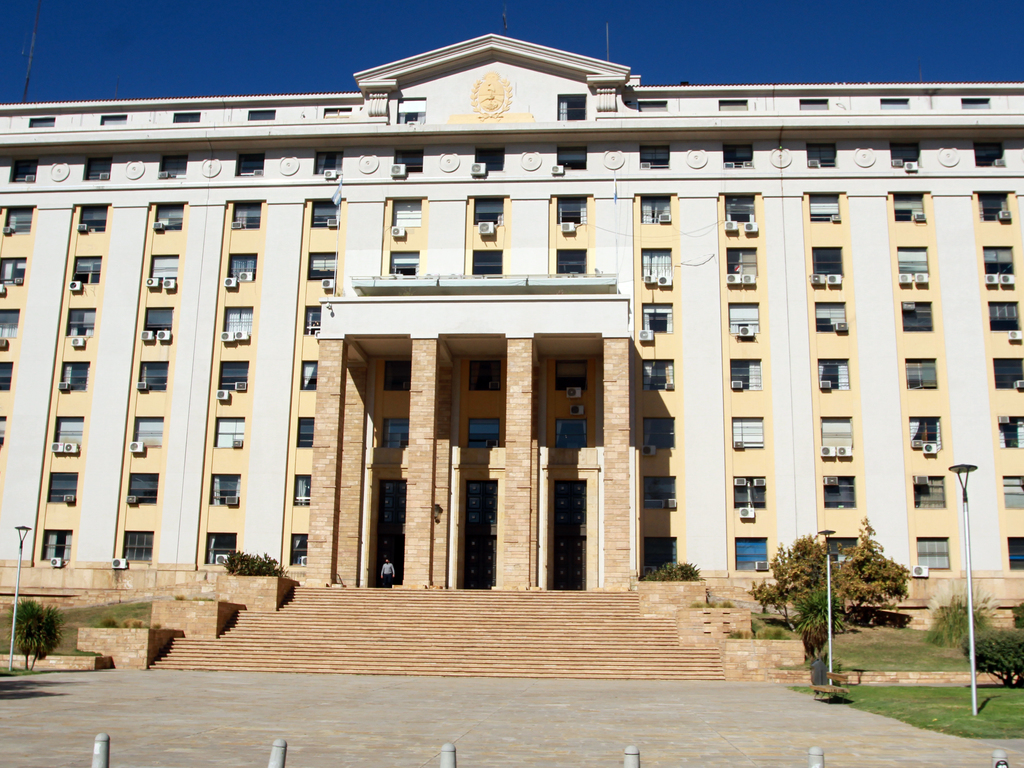 Sueldo: cuándo cobran los estatales mendocinos