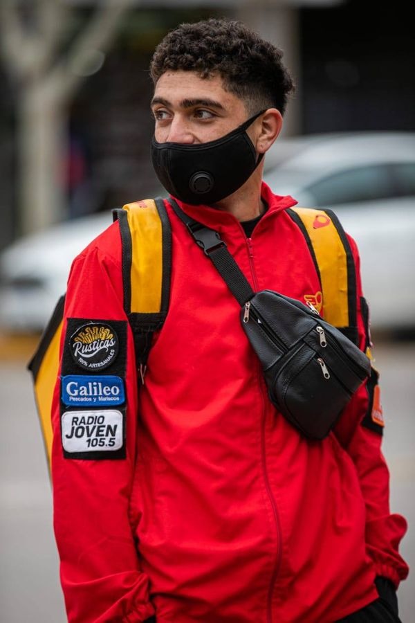 Una actitud ejemplar: joven devolvió 10 mil pesos que le dieron por error