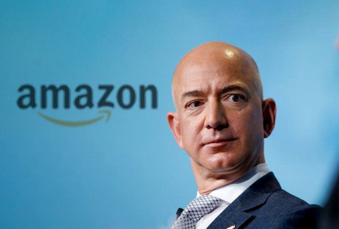 Filtraron el perfil de Jeff Bezos: consume solo una marca de leche y lee estos libros