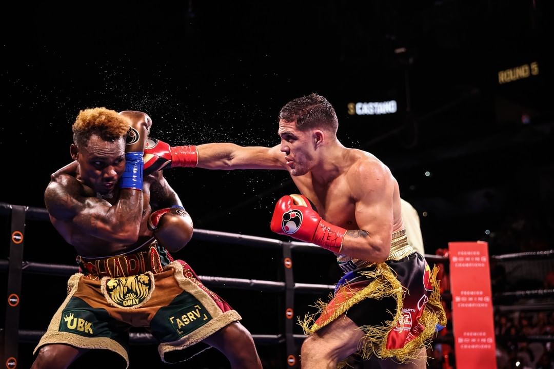 Boxeo: Brian Castaño empató con Jermell Charlo tras un polémico fallo dividido