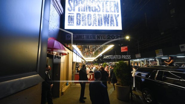 Broadway requerirá vacunas y tapabocas a su audiencia