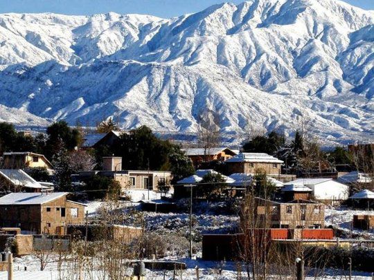 Buscan a tres andinistas desaparecidos en la zona de Potrerillos