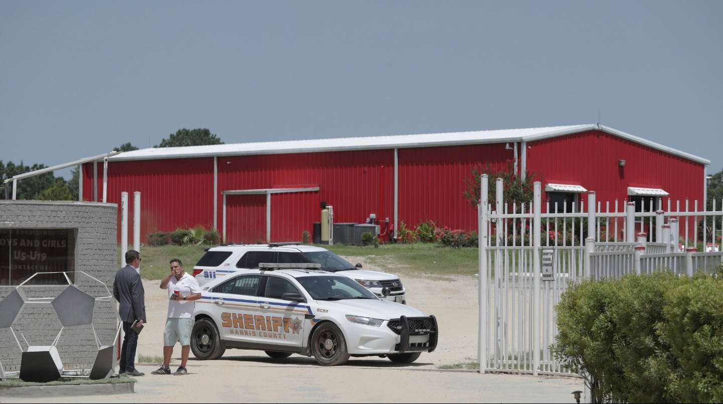 Conmoción en la academia de Matías Almeyda: un hombre asesinó a su exmujer embarazada y a su novio en medio de un partido