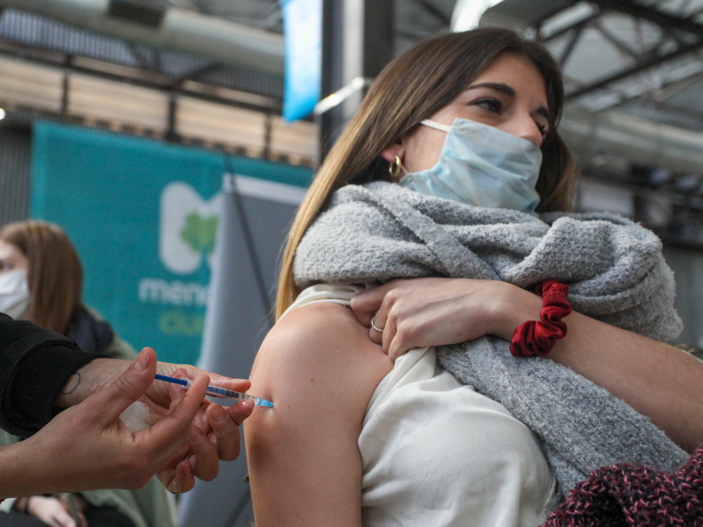 Coronavirus en Mendoza: los dos datos sorprendentes de la vacunación a jóvenes