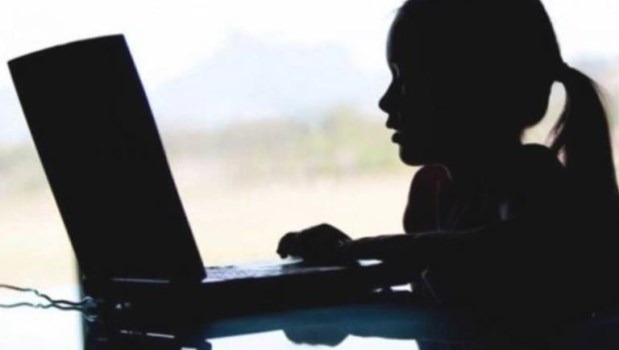 Dos detenidos en España por acosar a decenas de menores en redes sociales