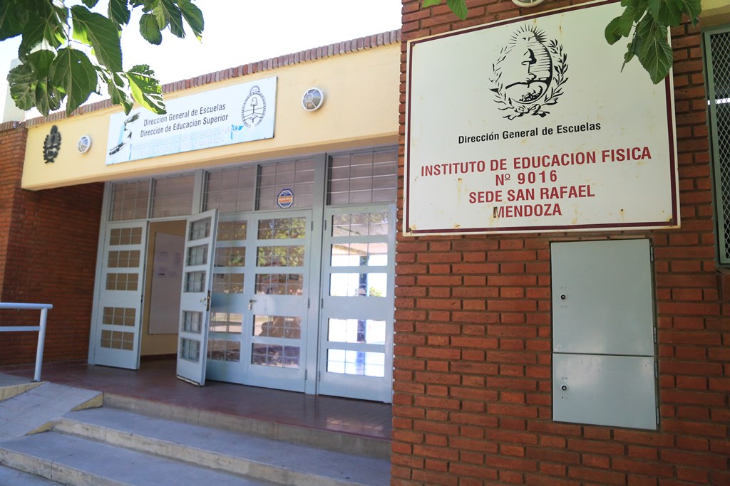 Desde el Instituto  Jorge Coll aclararon  que no hay títulos de egresados sin entregar
