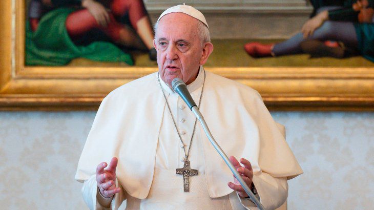 El papa Francisco se recupera «bien» tras su operación