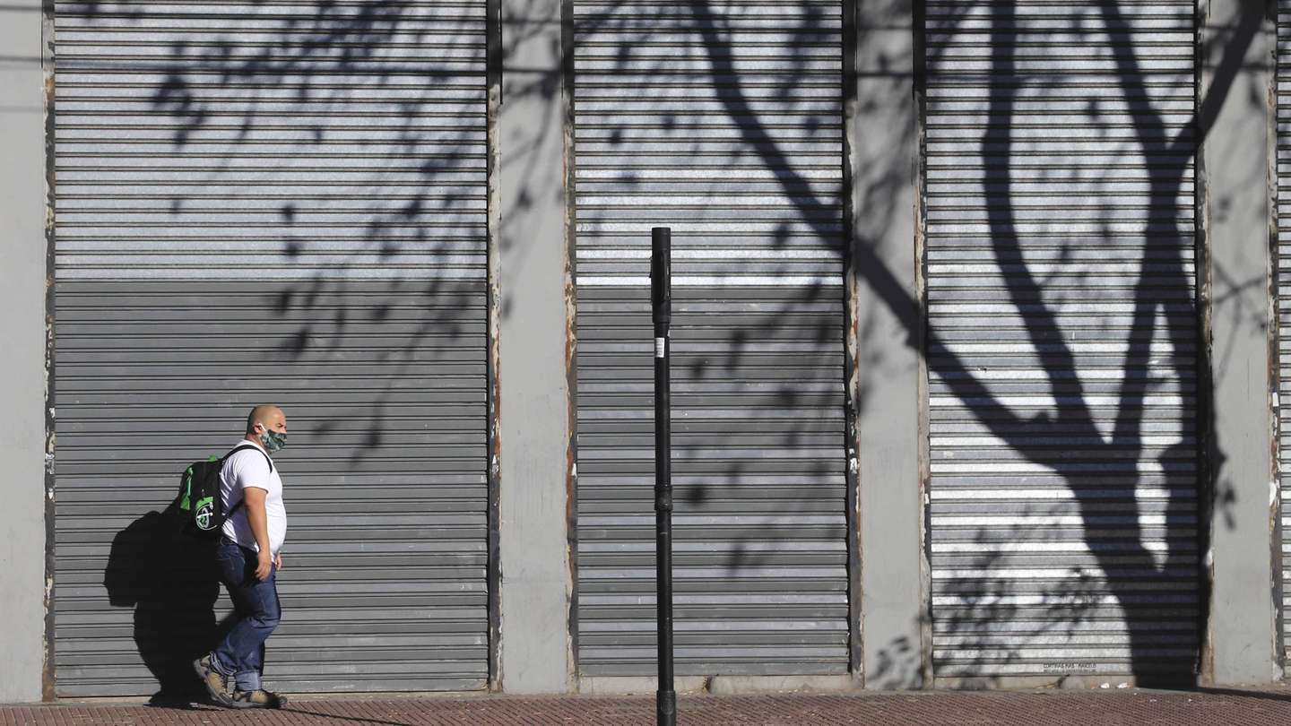 La precarización del mercado laboral: Empleo público y por cuenta propia, los únicos trabajos que aumentaron en los últimos 10 años