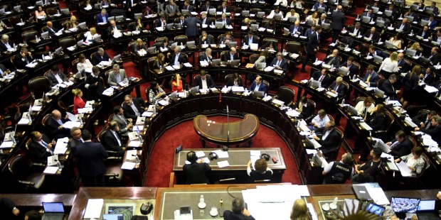Luz verde al proyecto que fomenta el ahorro en pesos: no se gravarán los plazos fijos