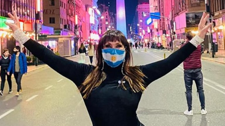 Moria Casán fue al Obelisco a festejar el triunfo de Argentina y le mandó un mensaje a Jair Bolsonaro que pronosticó una goleada