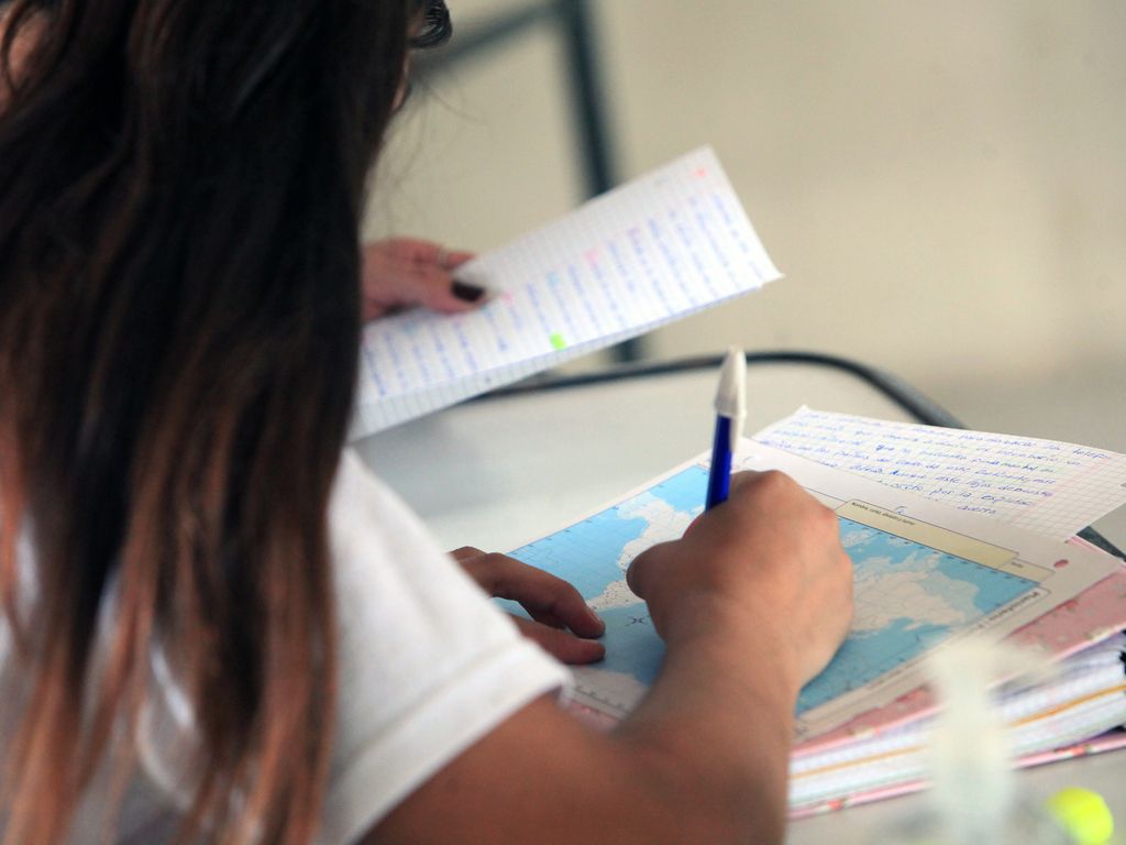 Para garantizar el distanciamiento, se podrá dar clases en polideportivos y clubes