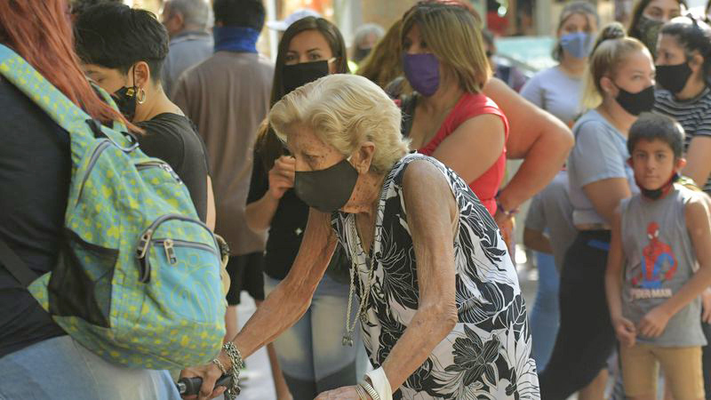 Proponen sancionar a quienes no den  prioridad de atención a embarazadas,  adultos mayores y discapacitados