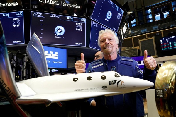 Richard Branson es el primer multimillonario en viajar al espacio en su propia nave