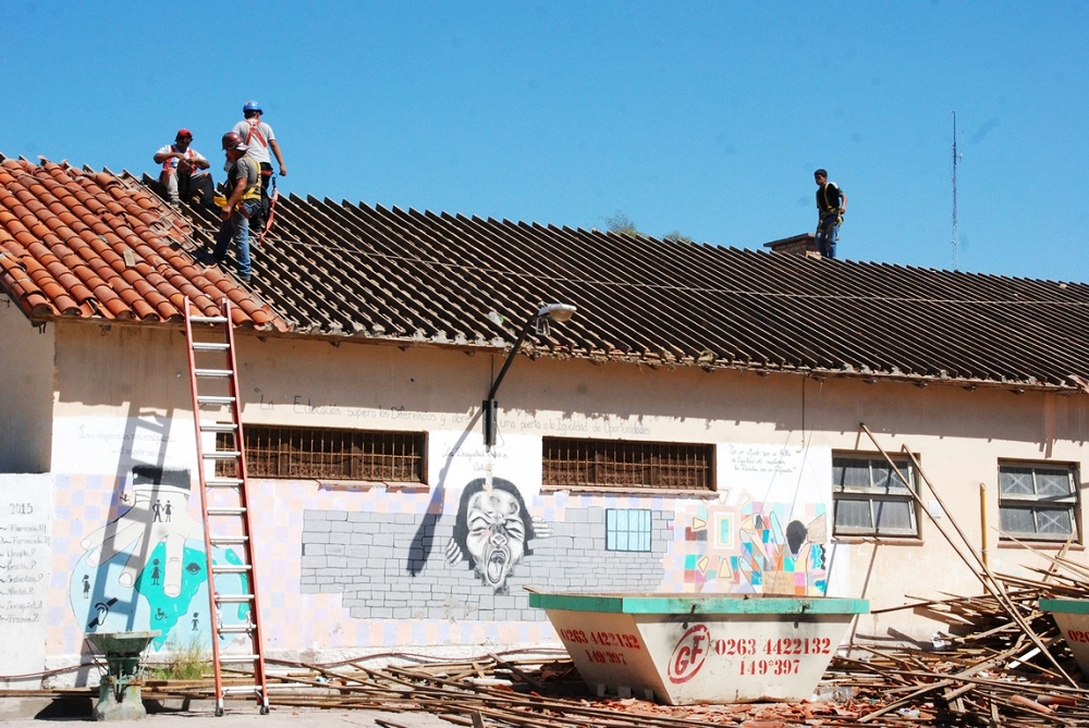 Se invertirán más de mil millones  de pesos en reparaciones de escuelas