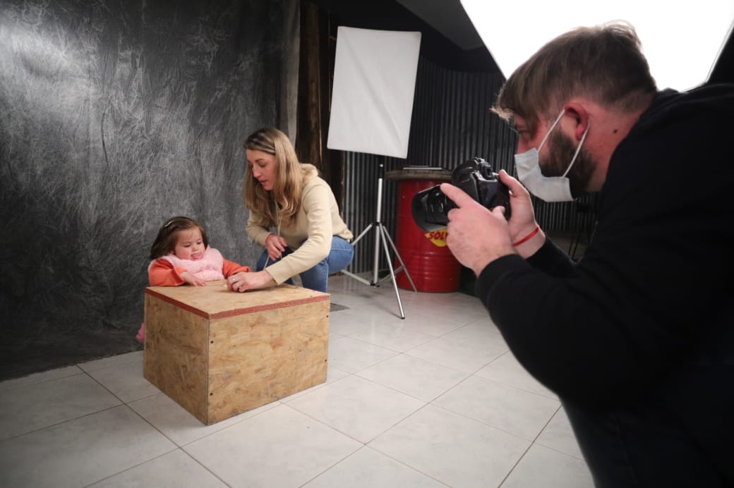 Realizan sesiones de fotos  solidarias cuya recaudación  se destina a un merendero