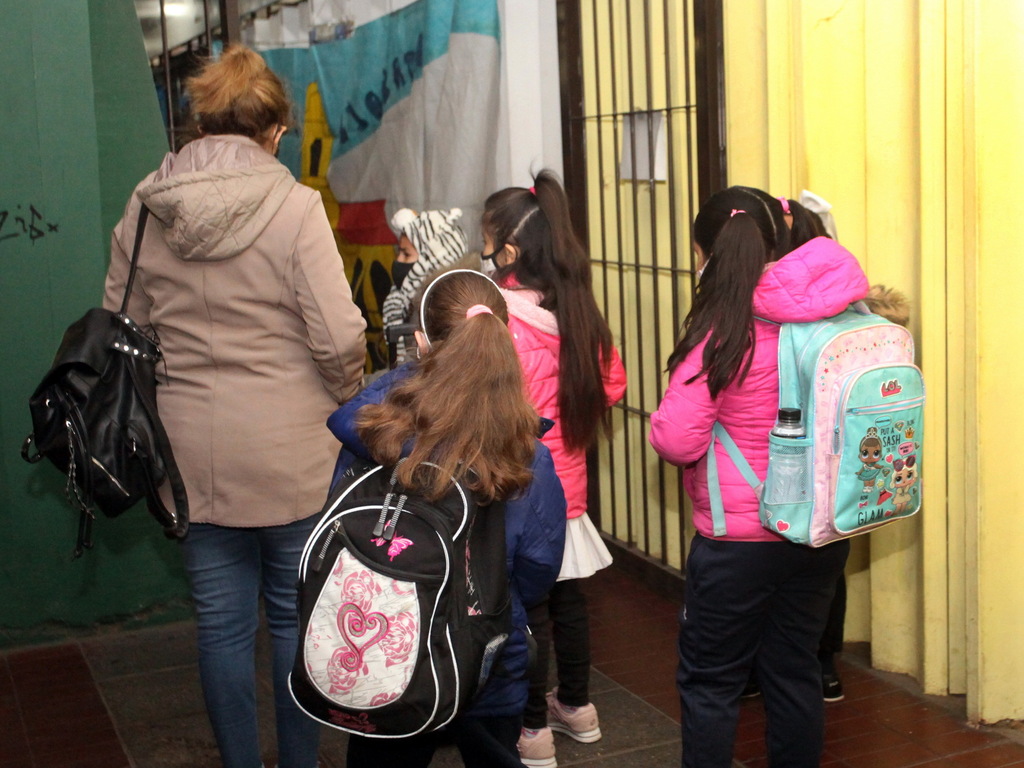 Terminaron las vacaciones de invierno, pero aún no vuelven las clases