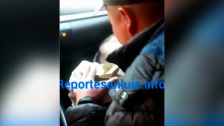 Terrible video en San Luis: balearon a una mujer, le robaron 1 millón y se filmaron con el dinero
