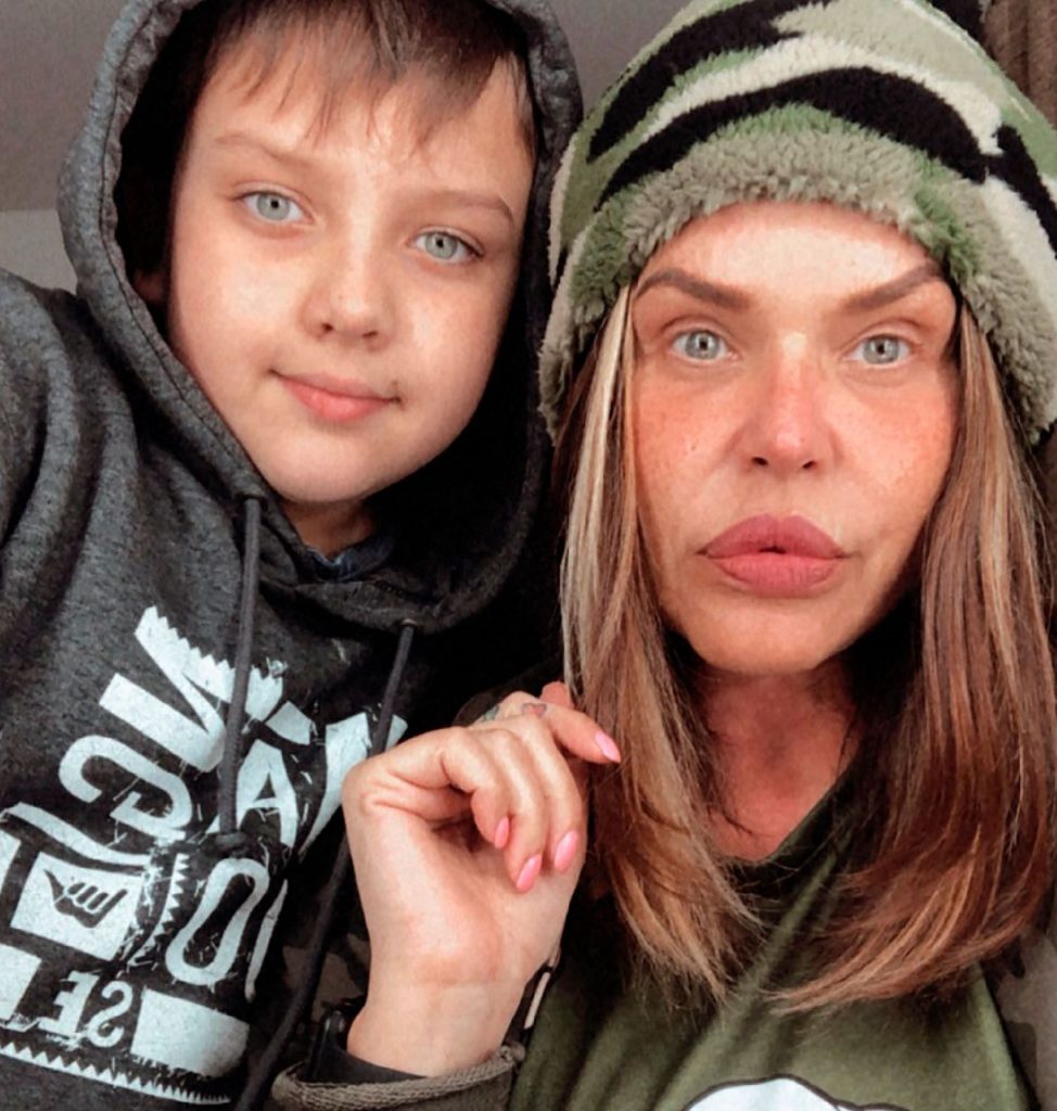 Iban hacía Mendoza y Titi, el hijo de 10 años de Nazarena Vélez, tuvo un problema de salud en pleno vuelo: lo asistieron médicos que estaban entre los pasajeros