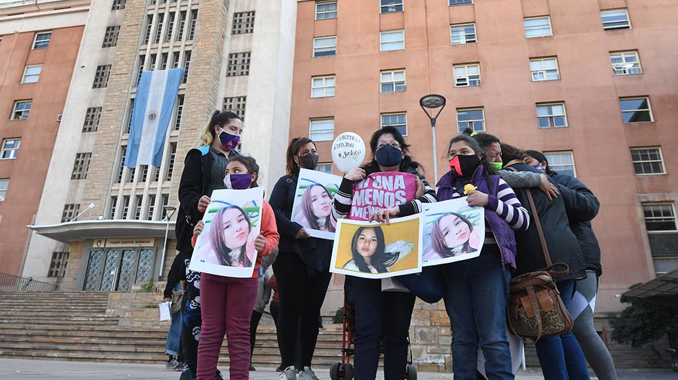 Tras condenar al femicida de Florencia, destituirán y juzgarán a la policía que cortó el llamado al 911