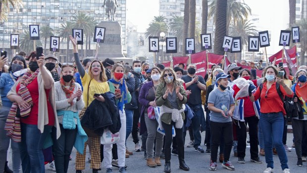 Uruguay hará un referendo por una norma clave para Lacalle Pou