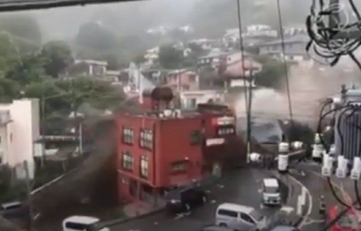 VIDEO: Así fue el impresionante alud de barro que arrasó todo al oeste de Tokio