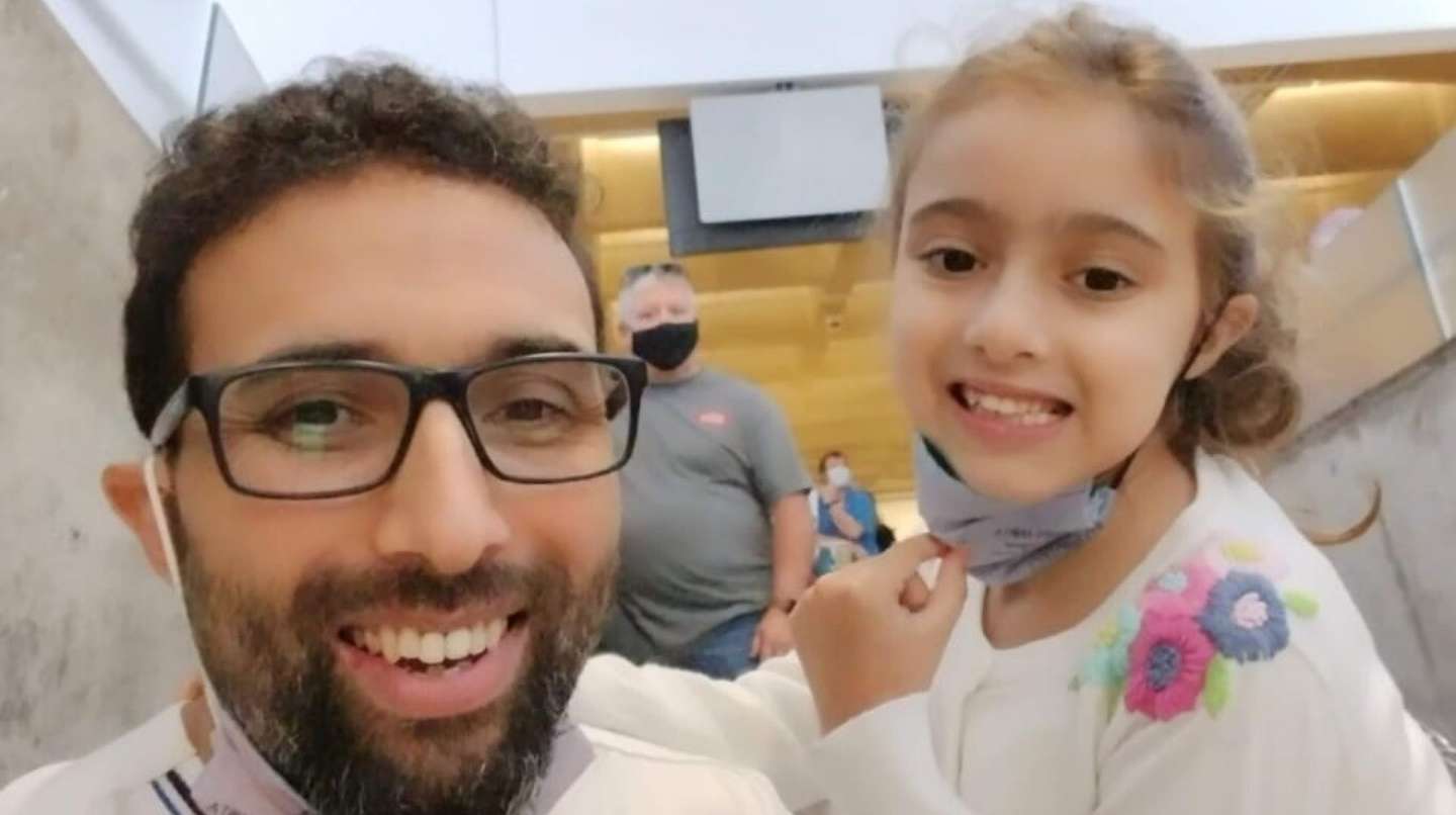 “Vine a operar a mi hija, no estoy de vacaciones”: quedó varado en EEUU y necesita volver a trabajar para pagar una deuda de US$25 mil