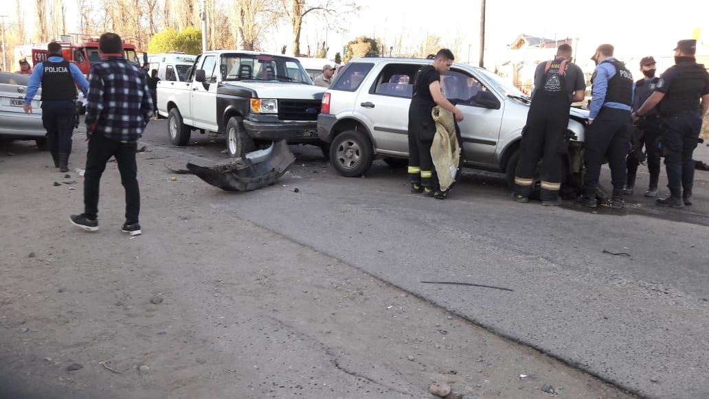 Fuerte accidente entre tres  vehículos en Rincón del Atuel