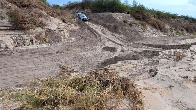 Desborde del zanjón  La Hedionda: entregan asistencia a productores que sufrieron pérdidas