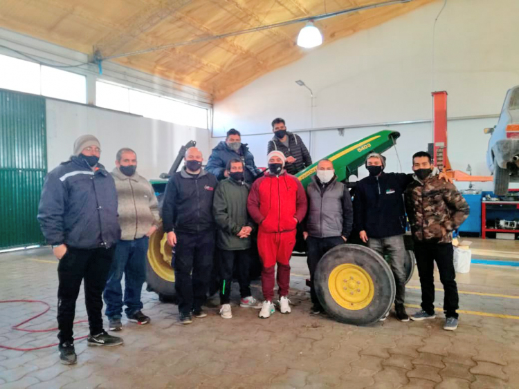 Una decena de  sanrafaelinos se  capacitó sobre  reparación de tractores
