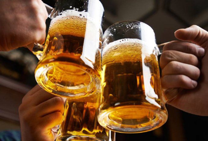 Día de las Infancias: una cervecería regaló latas a los mayores de 18 años que midan menos de 1,60 m.