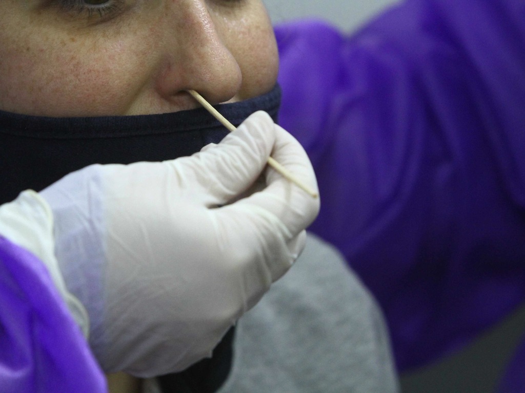 Dónde realizarse hisopado COVID en Mendoza con y sin obra social