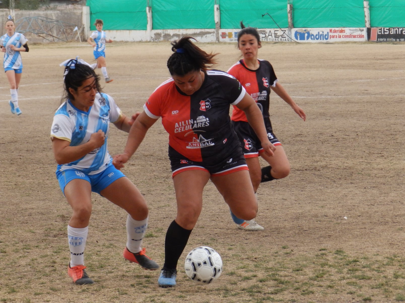 San Martín de Salto de las Rosas y Pilares lideran el torneo de fútbol femenino