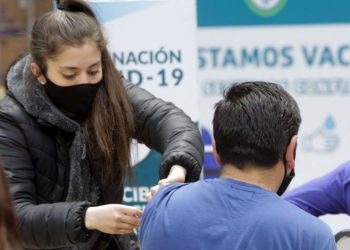 Habilitaron a los mayores de 40 años para completar el esquema de Sputnik con Moderna