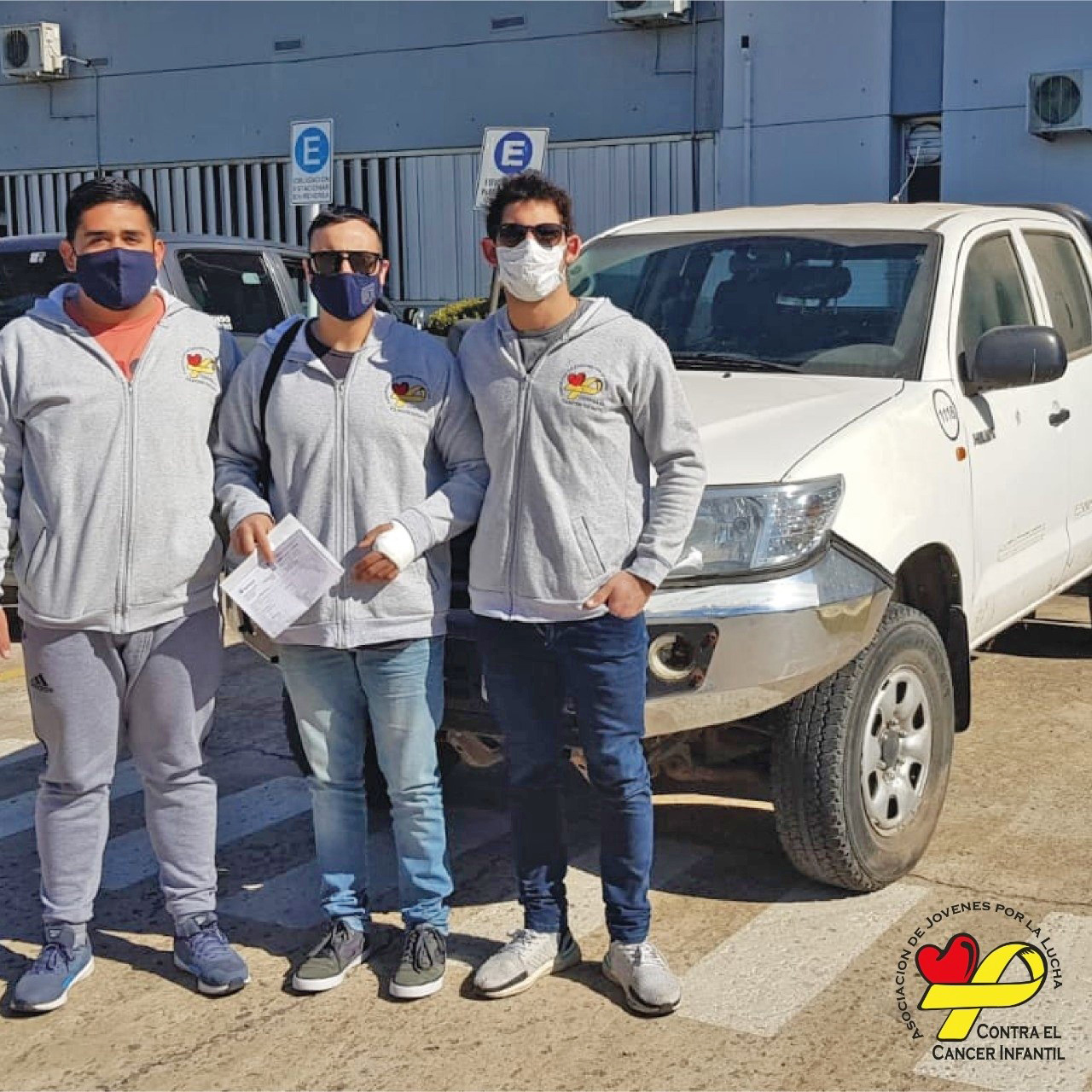 Asociación de Jóvenes en Lucha contra  el Cáncer Infantil  recibió una camioneta