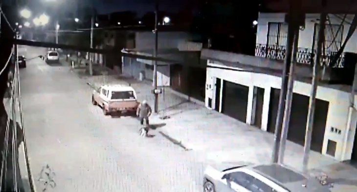 Le robaron, se le escapó el pitbull y se lo mataron de 26 puñaladas (imágenes sensibles)