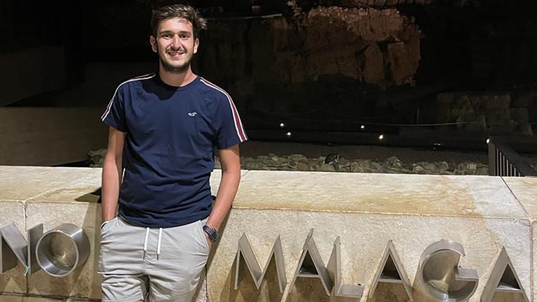 Tiene 21 años y hace 2 emigró a España: “Es cierto que acá empezás lavando platos o paseando perros, pero aún así vivís bien y ahorrás”
