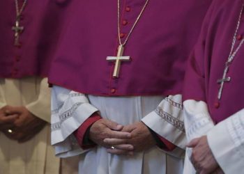 Un informe reveló que los sacerdotes utilizan una app de citas y generó preocupación en la Iglesia