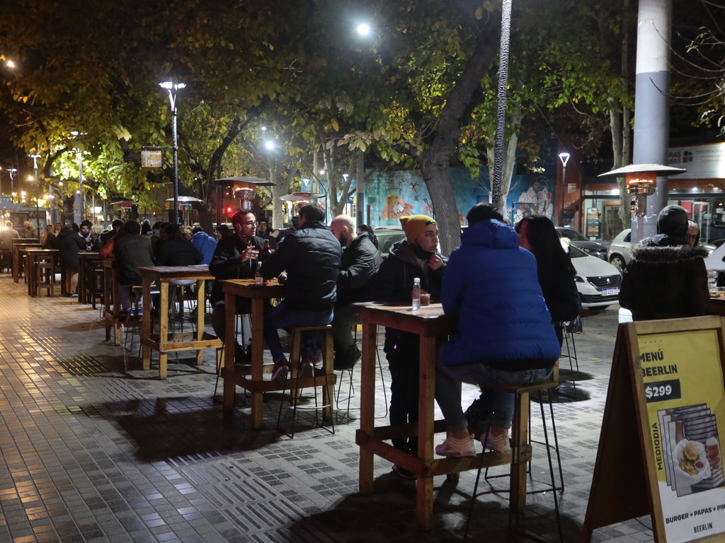 Vino o cerveza gratis para vacunados: los sorprendentes resultados de la polémica campaña