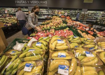 A partir del 2023 España prohibirá la venta de verduras y frutas en envases plásticos