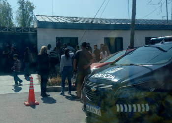 Apuñalaron a un chico en la puerta de una escuela en Las Heras