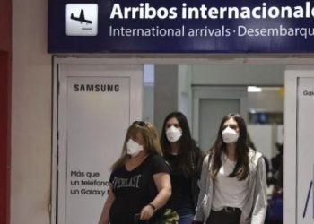 Desde Migraciones dicen que la Argentina «está en condiciones» de abrir «progresivamente» sus fronteras