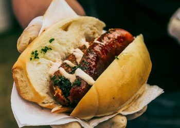 El choripán fue elegido entre los 5 mejores sándwich del mundo, según una revista gastronómica especializada: ¿Qué opinás?