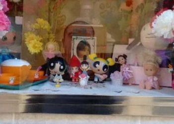 El desesperado pedido de una madre en San Juan: rompieron el nicho de su hijita fallecida y le robaron los juguetes