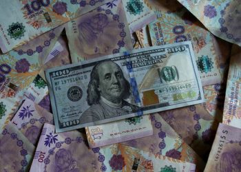 El peso está entre las monedas más devaluadas del mundo, junto a Venezuela, Zimbabue y otros países en crisis o guerra