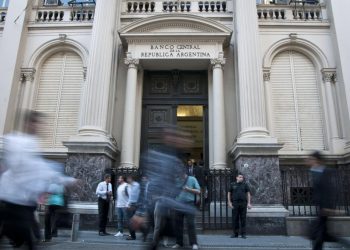 En agosto volvió a crecer la cantidad de ahorristas que compró dólares