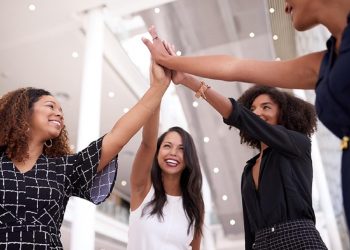 Estados Unidos y un momento histórico: nace el primer banco fundado y operado por mujeres