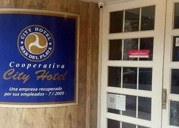 Explotaban sexualmente a los fieles y esclavizaban mujeres: los detalles del juicio a la secta del “gurú” de yoga que abusó de más de 30 personas durante 35 años