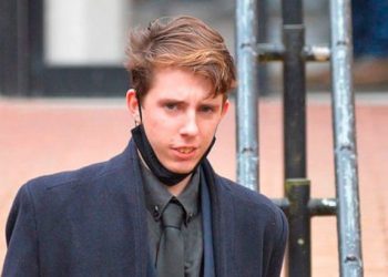 Inglaterra: un juez ordenó a un joven simpatizante nazi que lea literatura clásica o vaya a la cárcel